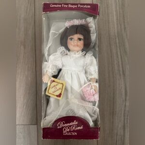 Donnatella De Roma Porcelain Doll in White Dress with Veil | Genuine Fine Bisque